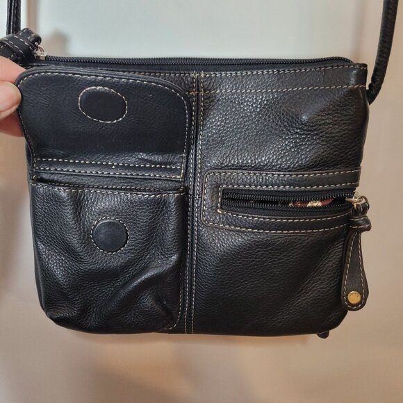 Tignanello Carson Black Leather Crossbody Bag With Multiple Pockets & Adjustable - Picture 4 of 12